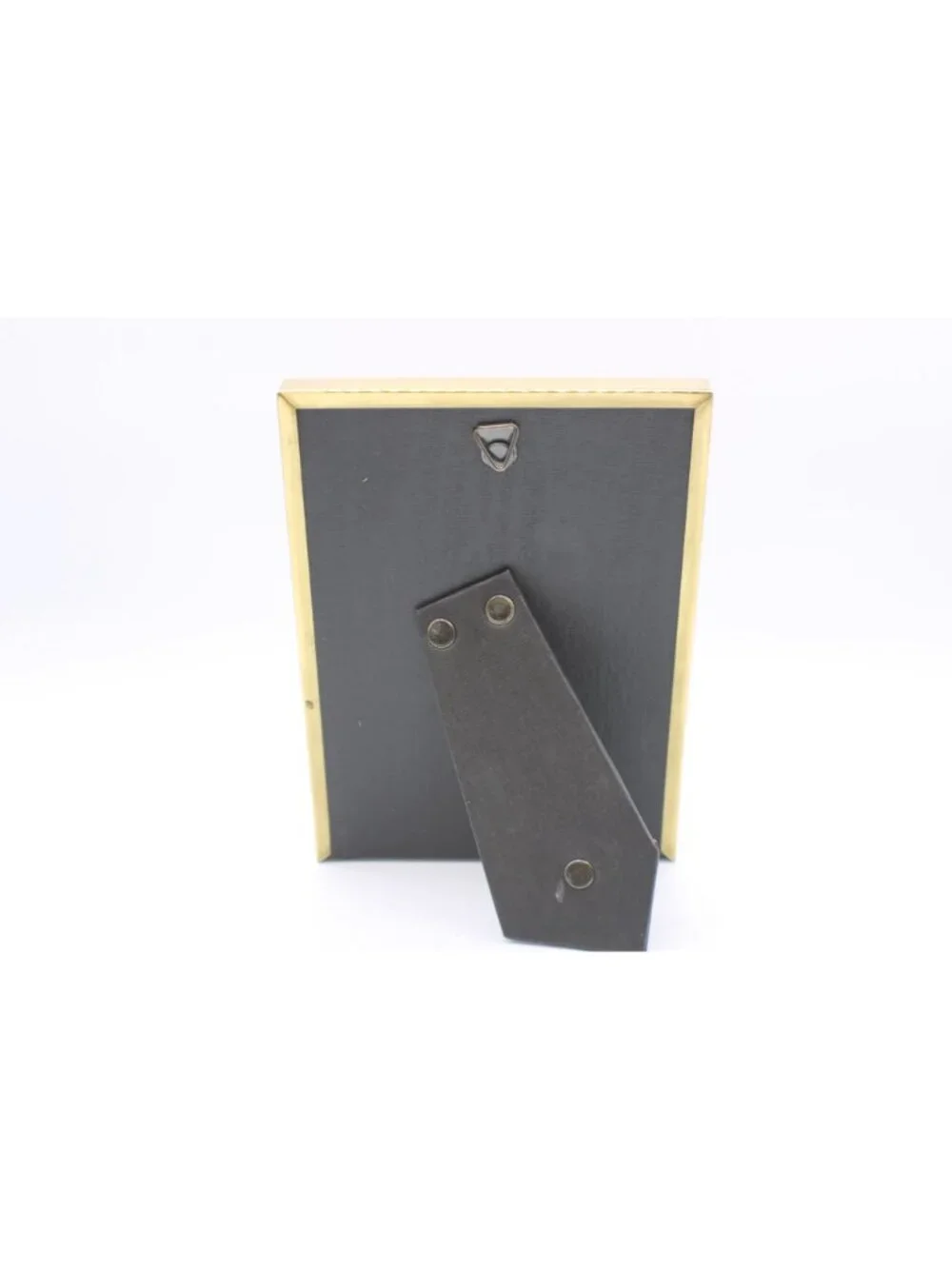 Unknown holds 5x7